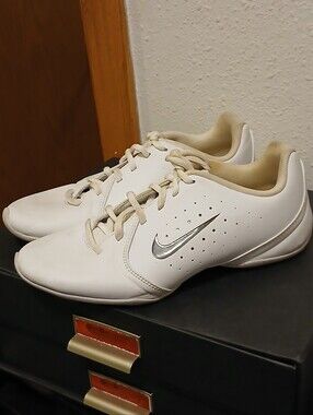 Nike Musique IV Women’s Dance Fitness Shoes - Size 7.5